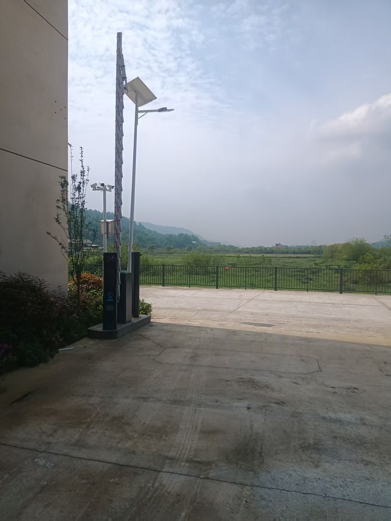 道闸安装施工-岳阳汨罗电动门案例-湖南荣之威