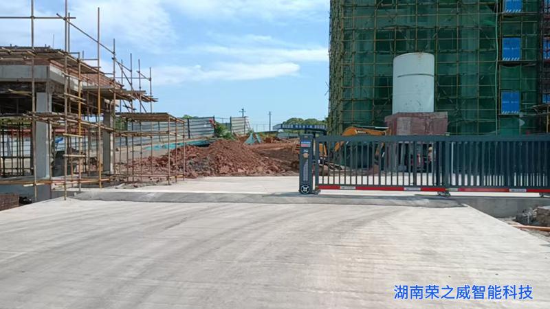 长沙县厂区电动门交付-太空金路桥平移门-湖南荣之威